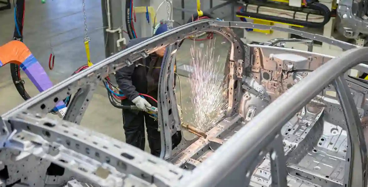 Новость EVOLUTE «Первый в России специализированный завод по производству электромобилей и гибридов в липецкой области объявляет о запуске цехов сварки и окраски кузовов автомобилей EVOLUTE»